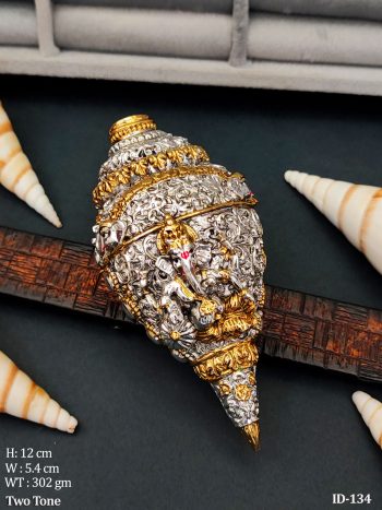 Divine Lord Ganesha Designer Conch Shell for Puja Decor